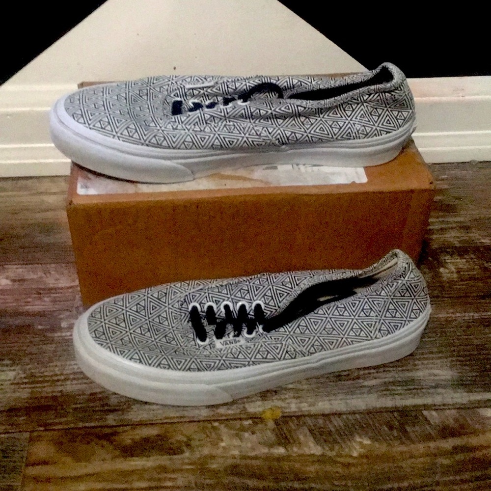 Women’s sz7 1/2 vans
